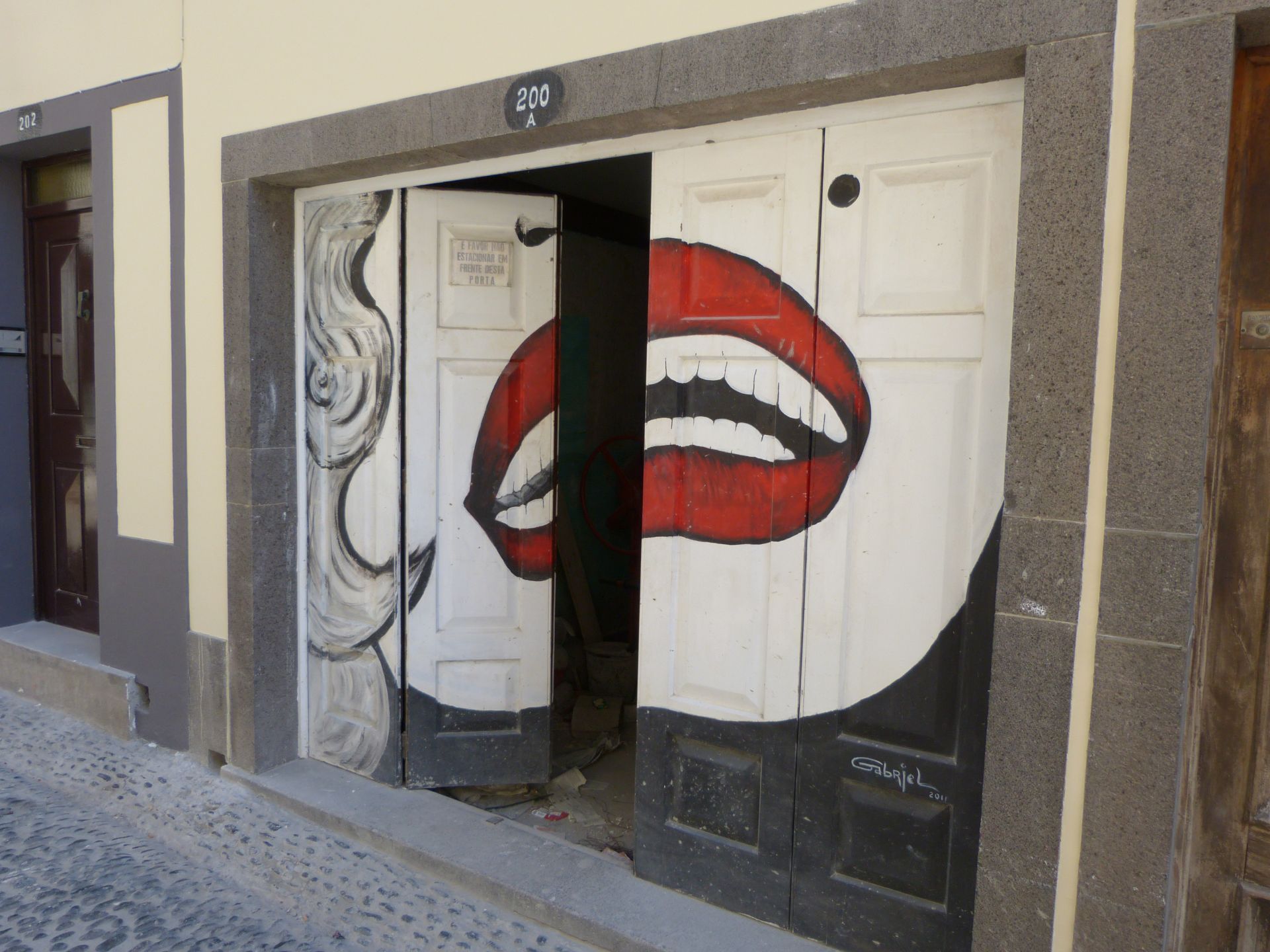 Türen in der Rua de Santa Maria