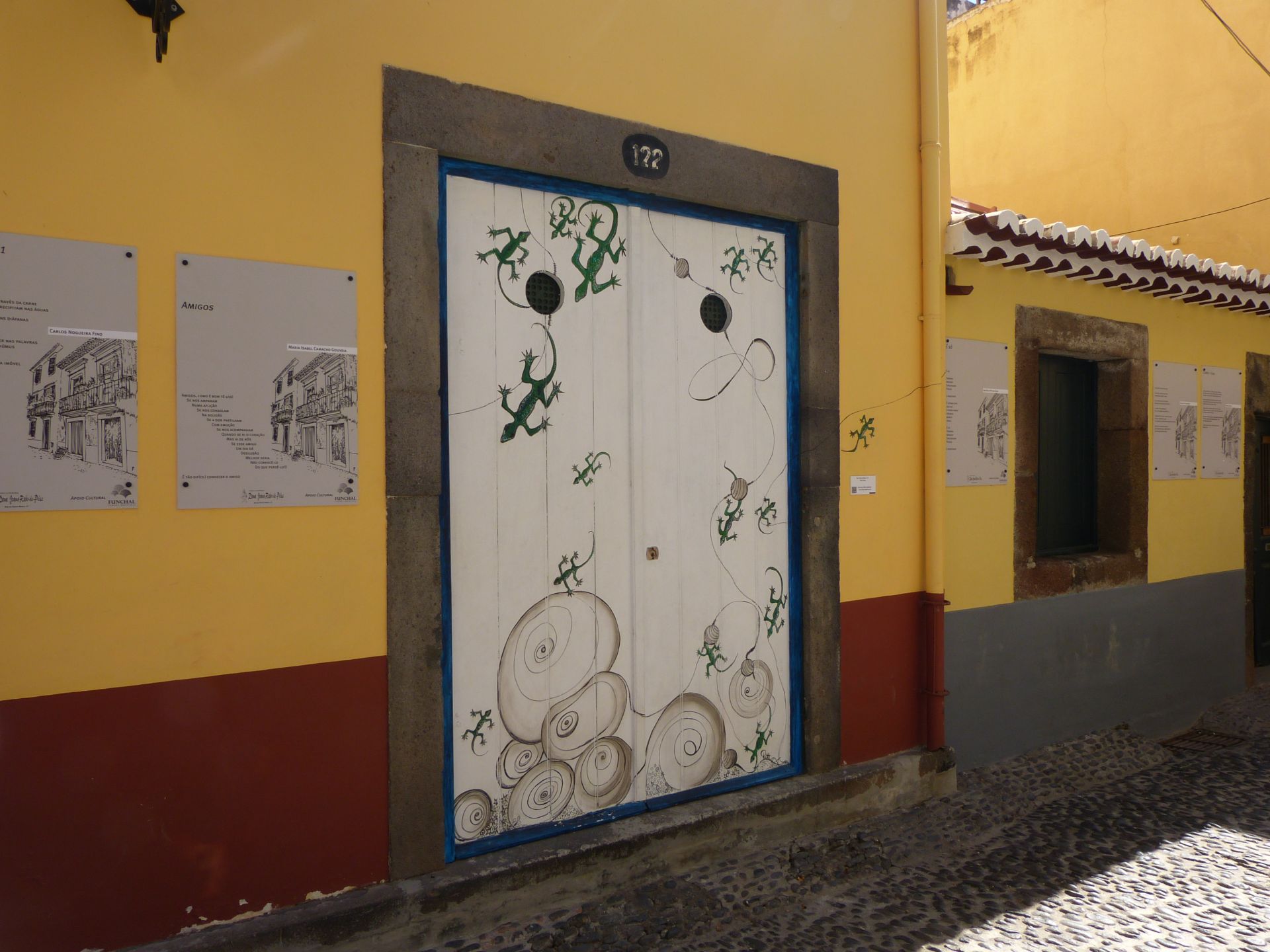 Türen in der Rua de Santa Maria
